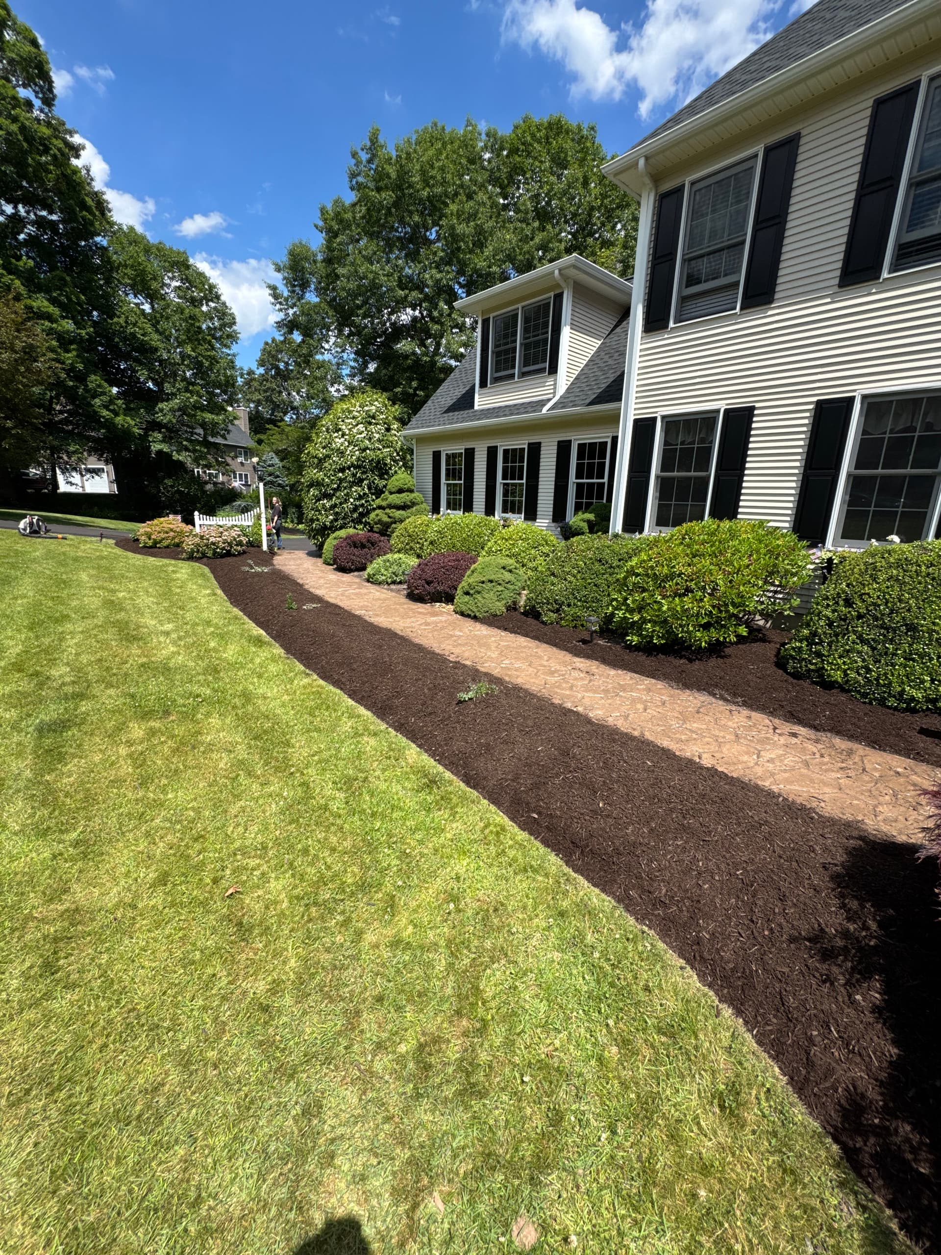 Gallery photos for 20-Yard Mulch Job in Tolland That Made a Real Difference: Image #1