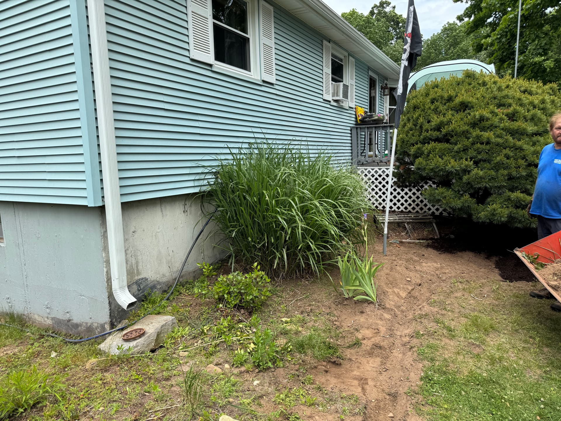 Gallery photos for Fresh Mulch and Clean Beds Make a Huge Difference: Image #5