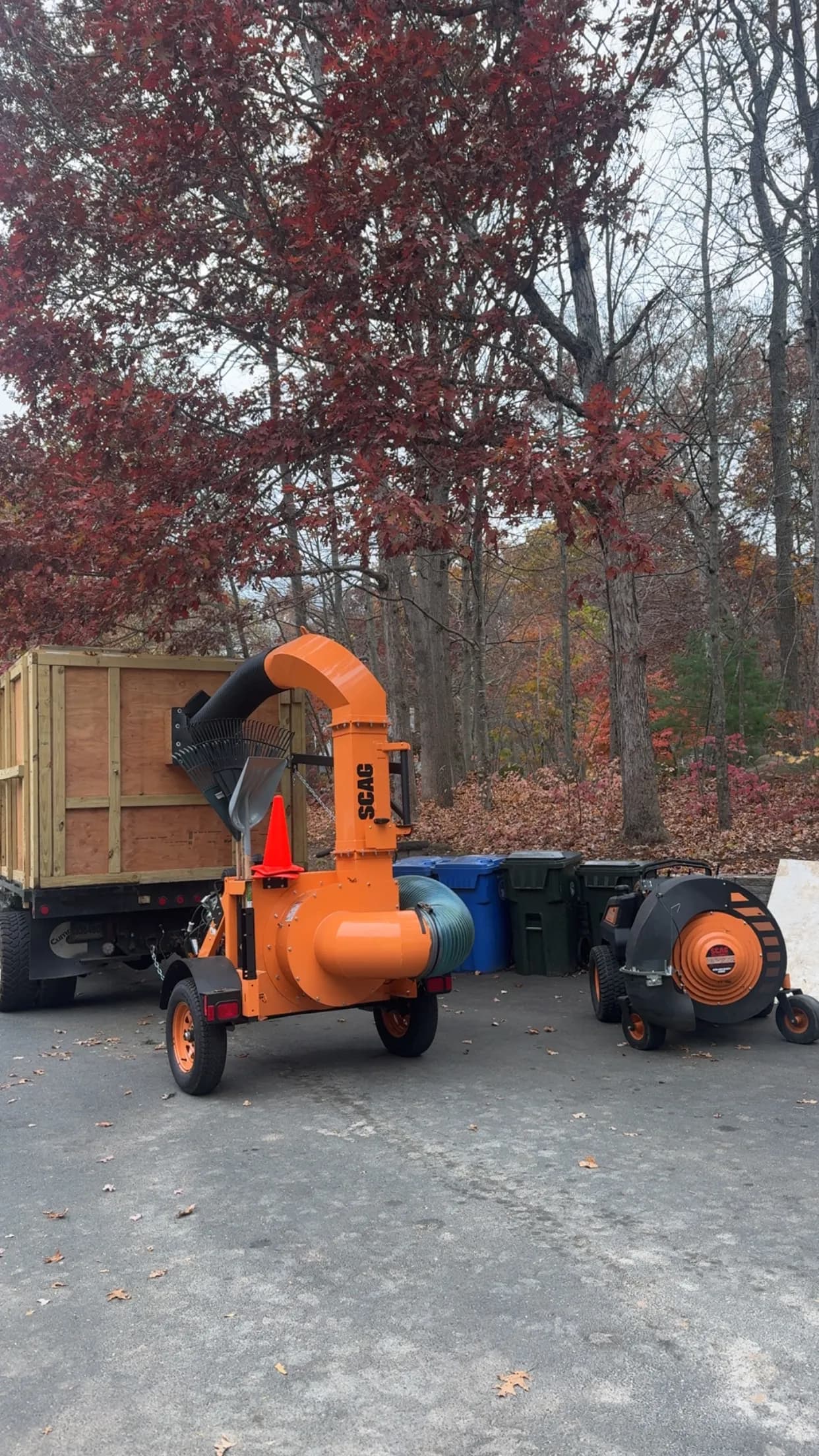 Gallery photos for Fall Leaf Cleanup and Curbside Pickup Is In Full Swing: Image #4