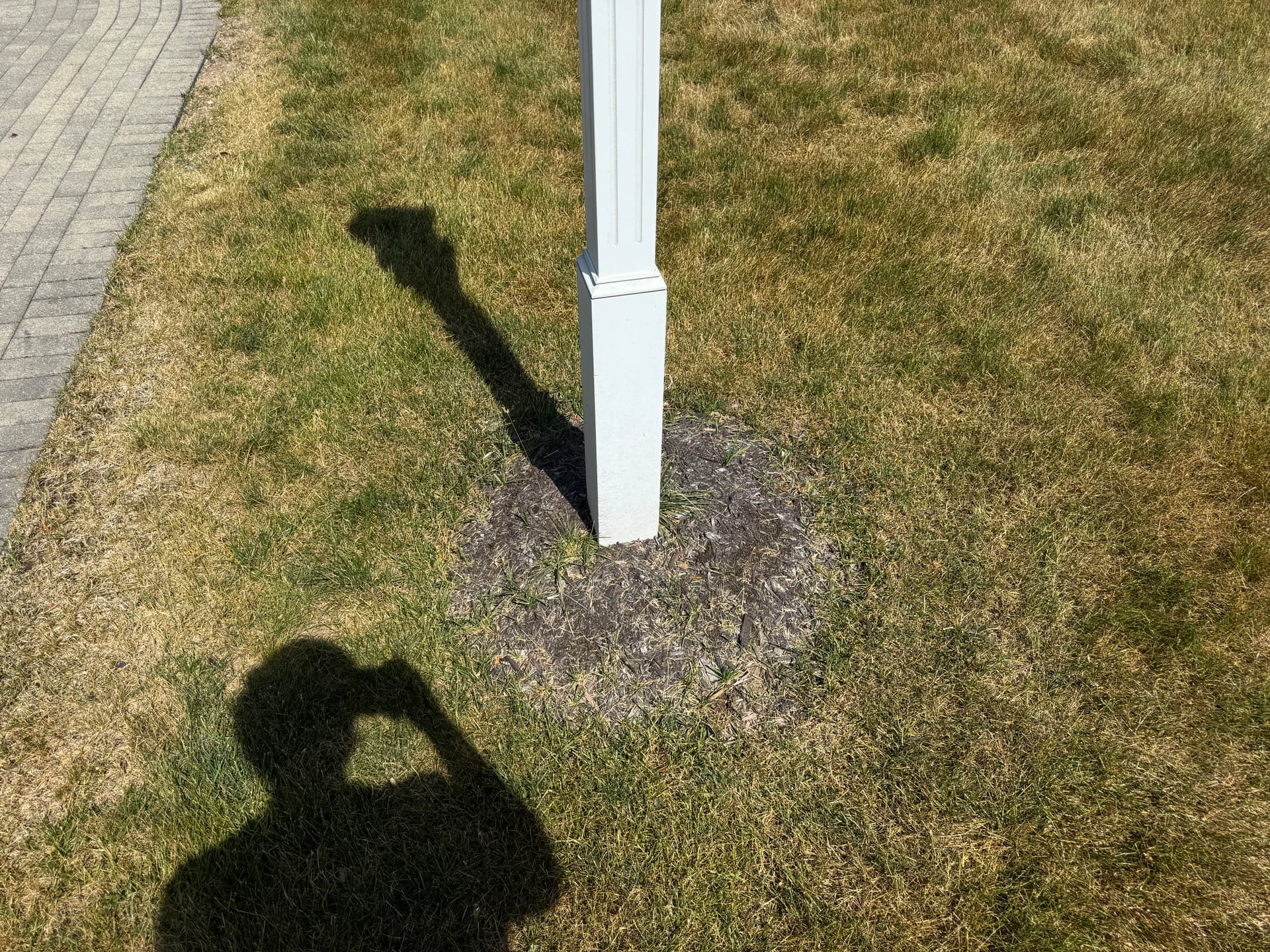 Gallery photos for Fresh Mulch and Clean Beds Make a Huge Difference: Image #4