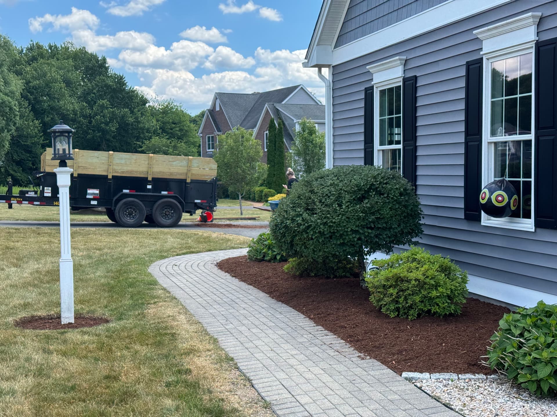 Gallery photos for Fresh Mulch and Clean Beds Make a Huge Difference: Image #7