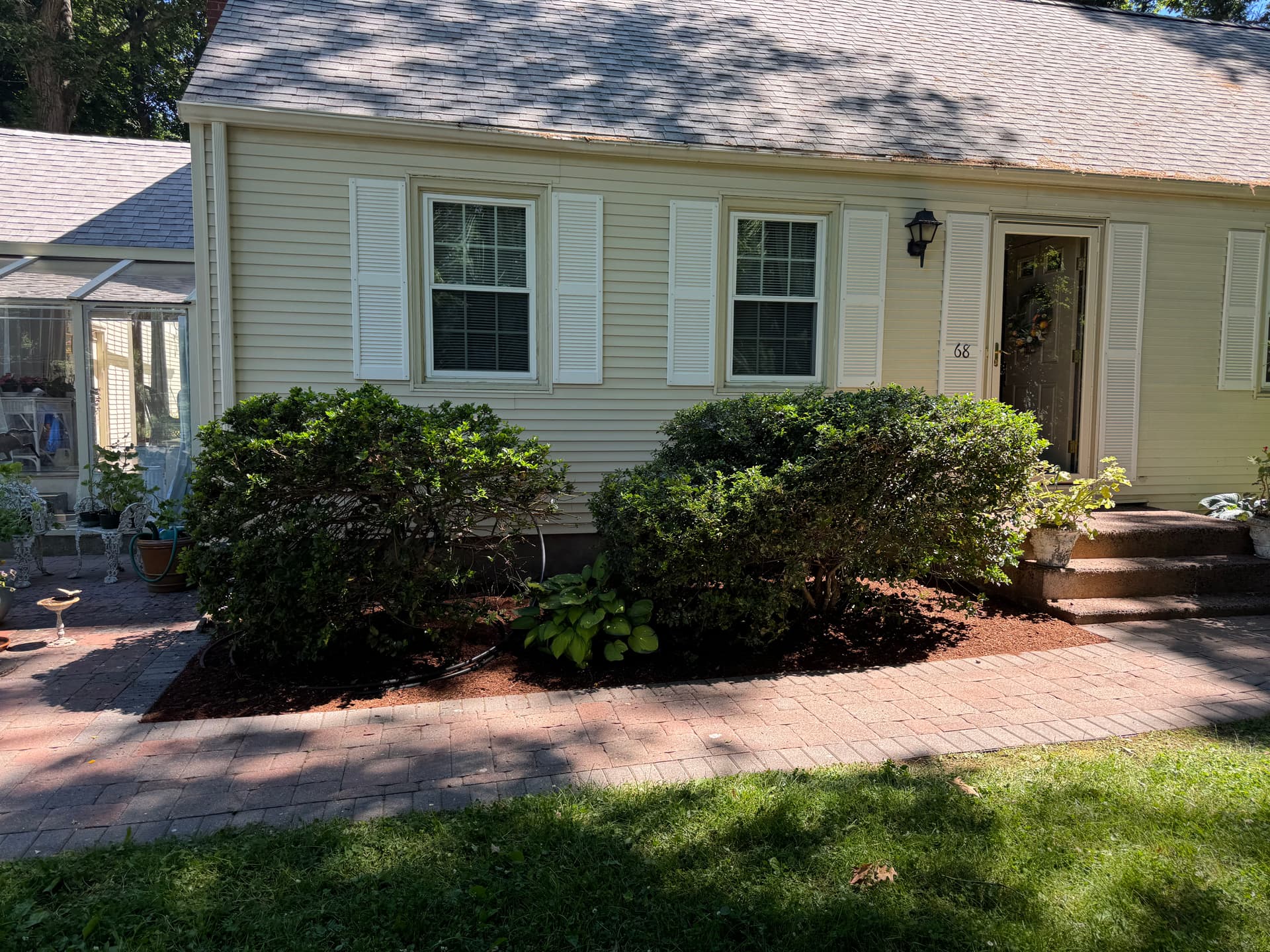 Gallery photos for Fresh Mulch Installation That Ties the Whole Yard Together: Image #4