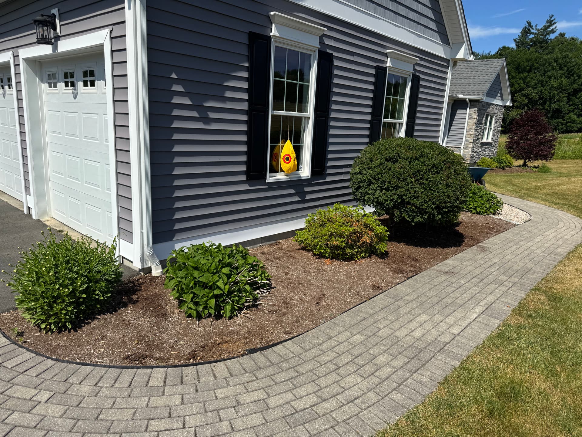 Gallery photos for Fresh Mulch and Clean Beds Make a Huge Difference: Image #2