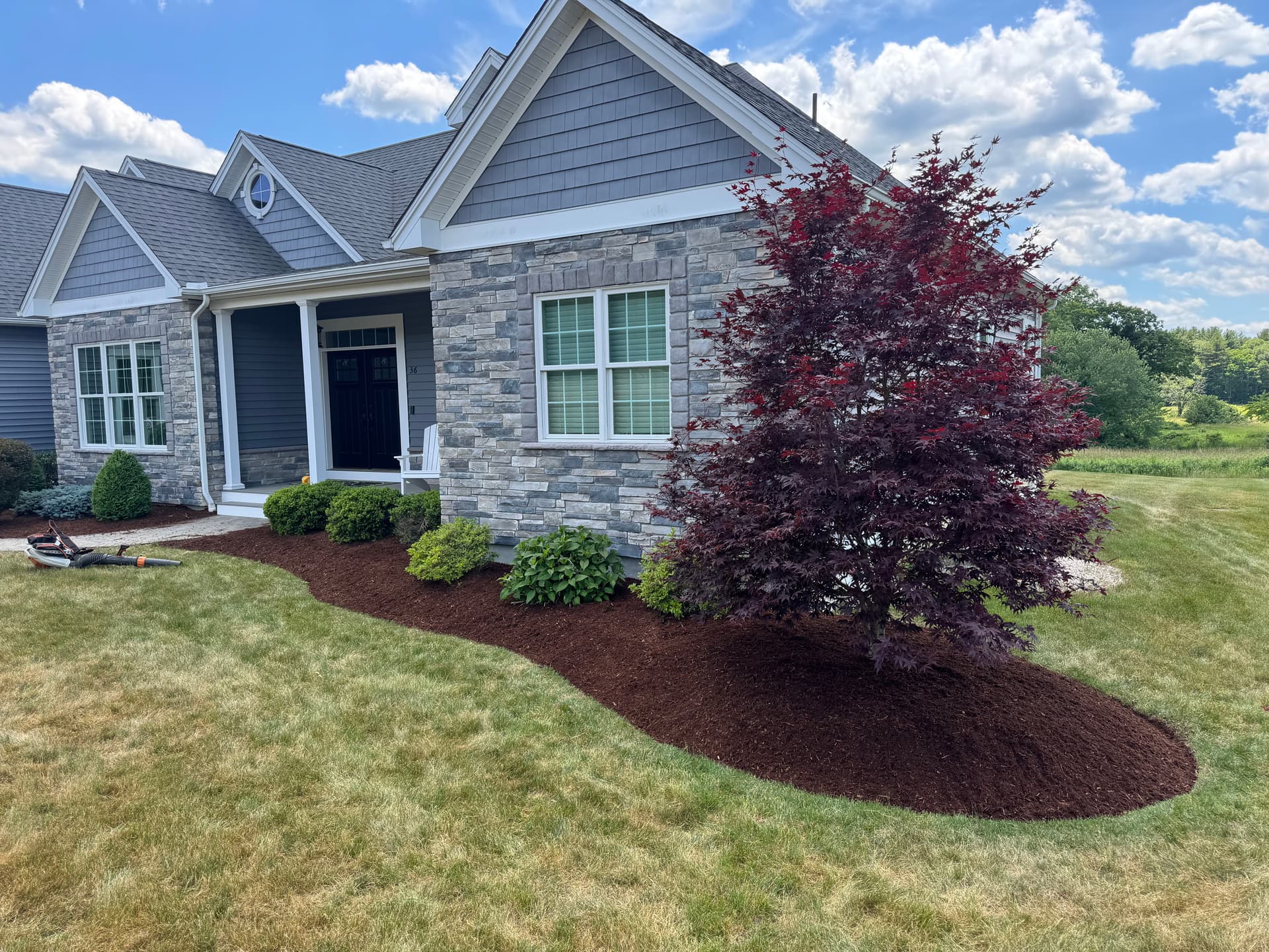 Gallery photos for Fresh Mulch and Clean Beds Make a Huge Difference: Image #5