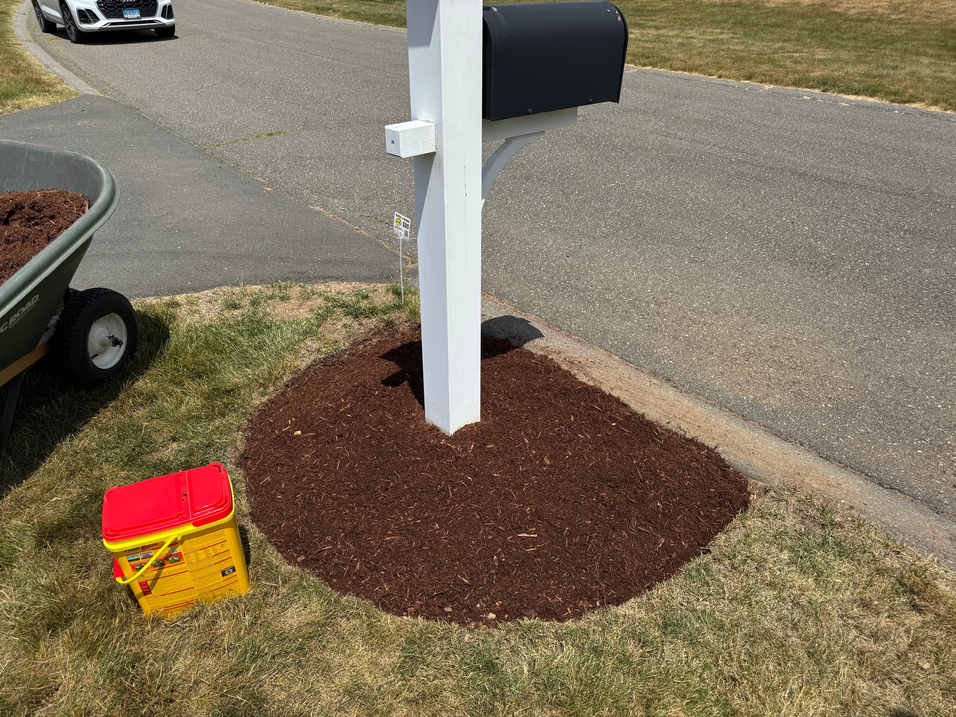 Gallery photos for Fresh Mulch and Clean Beds Make a Huge Difference: Image #1