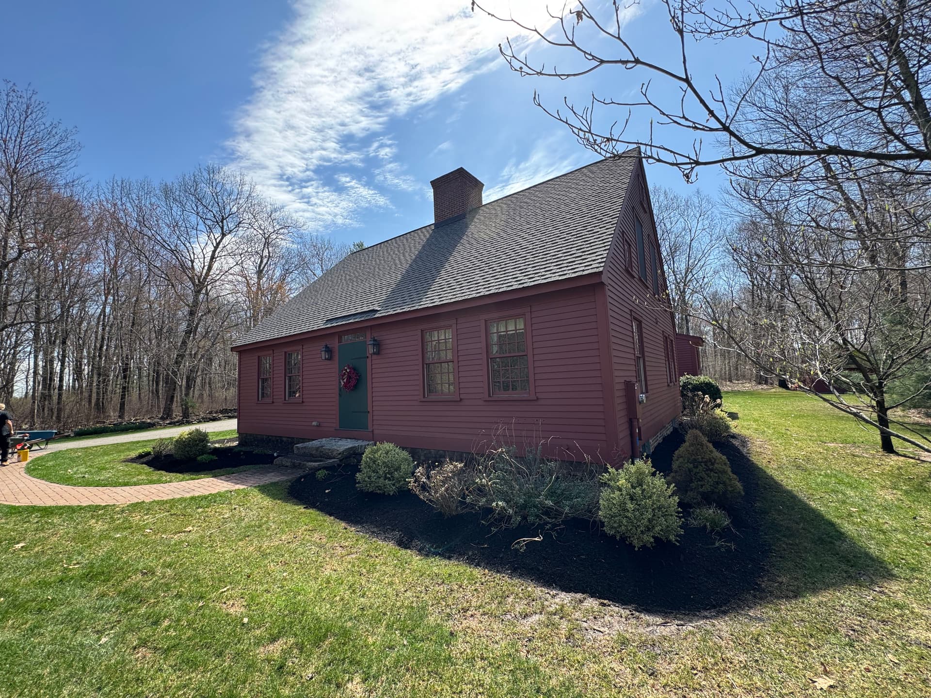 Fresh Mulch, Clean Beds and a Property That Shows It
