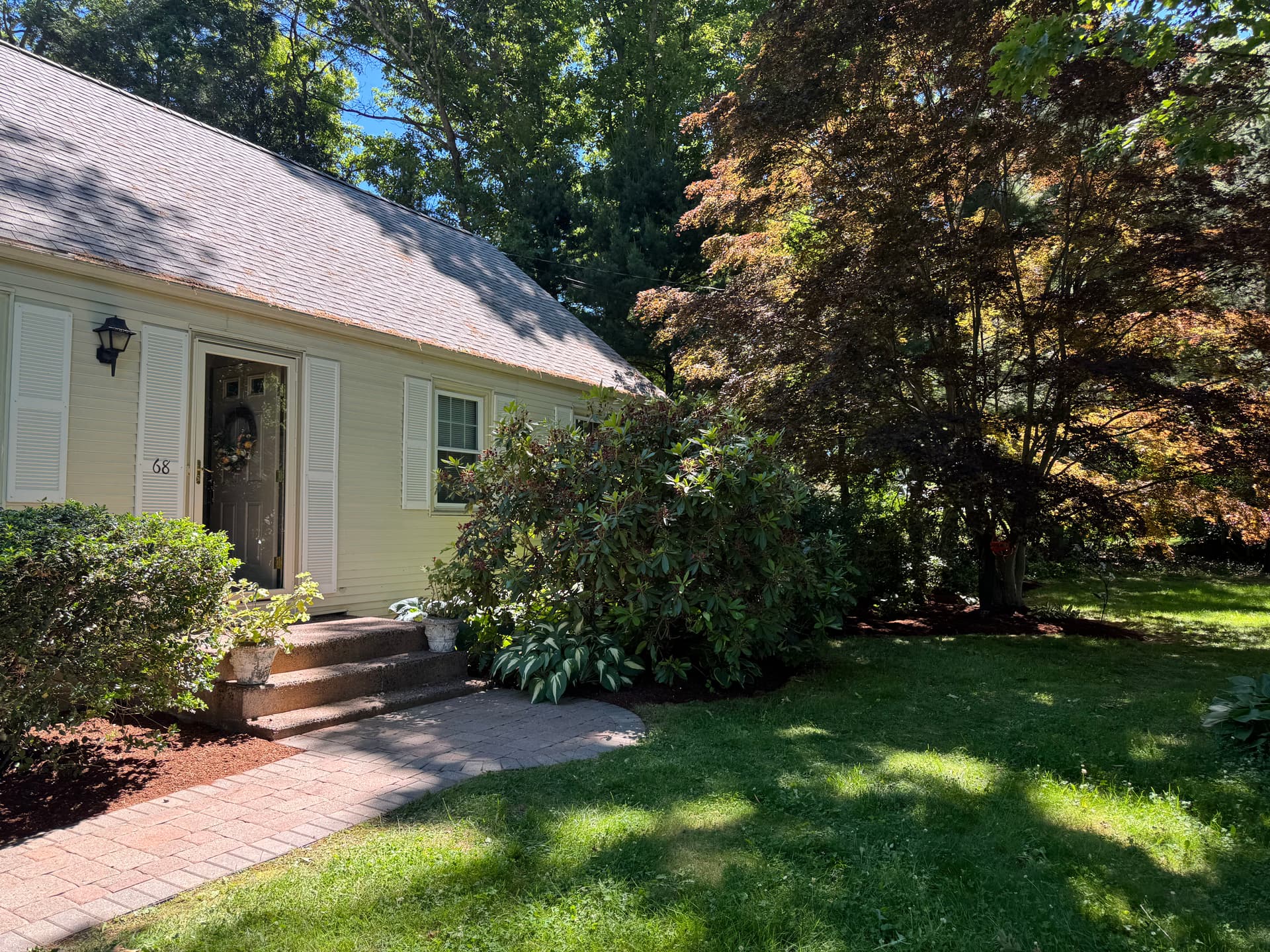 Gallery photos for Fresh Mulch Installation That Ties the Whole Yard Together: Image #3