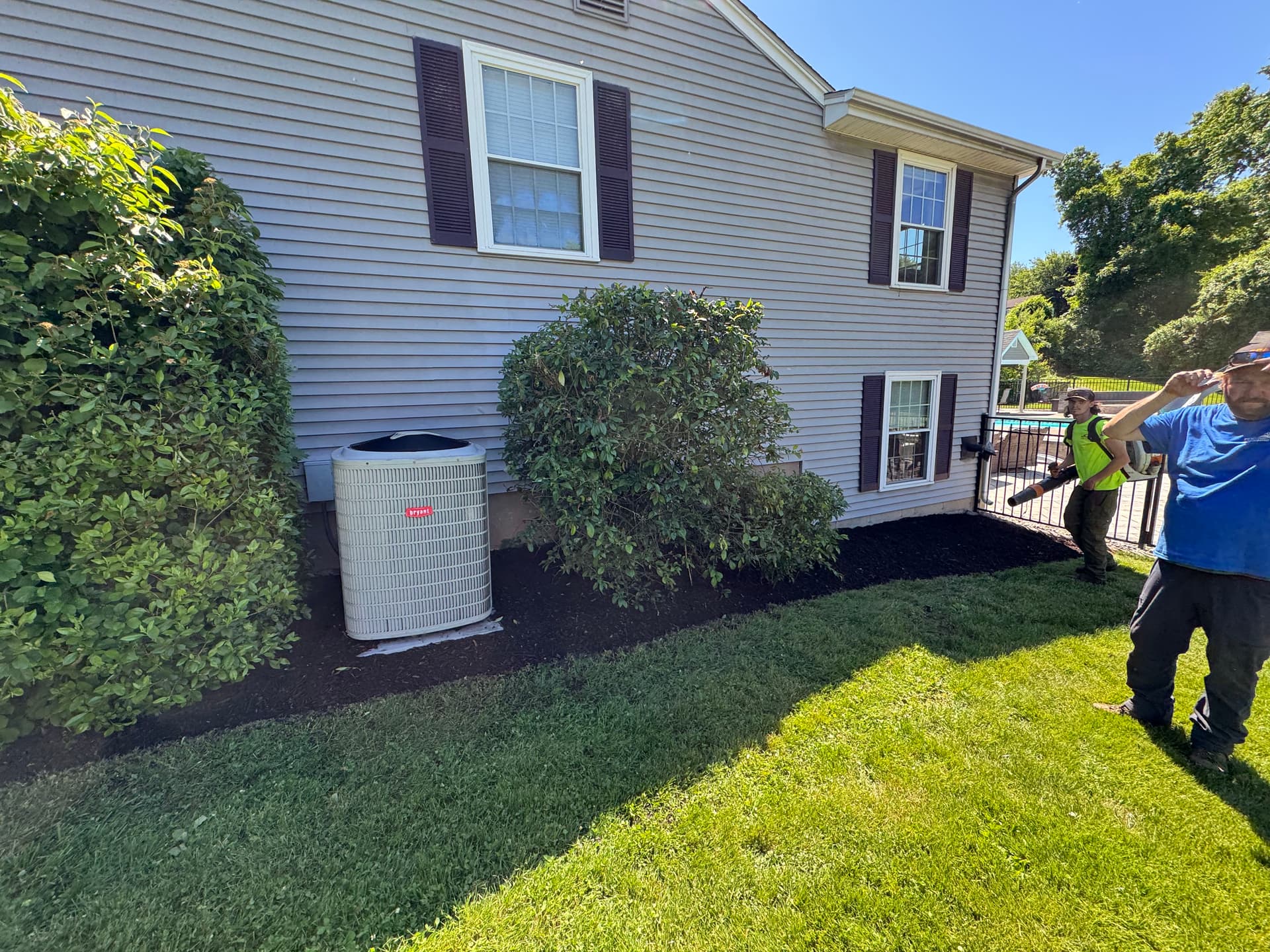 Gallery photos for Fresh Mulch and Clean Beds That Actually Work For Your Yard: Image #3