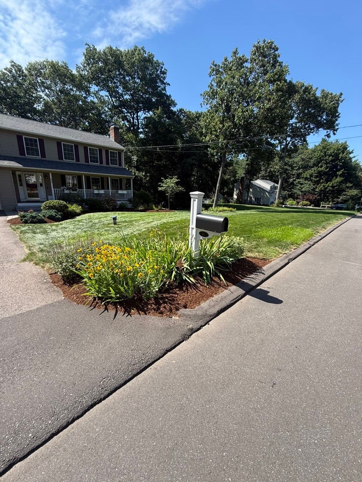 Gallery photos for Fresh Mulch and Clean Bed Edges in Tolland CT: Image #1