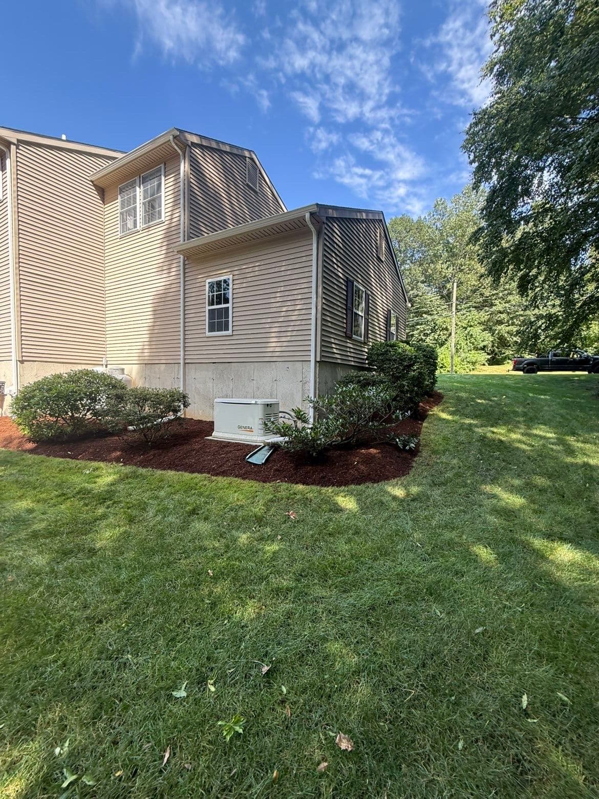 Gallery photos for Fresh Mulch and Clean Bed Edges in Tolland CT: Image #5